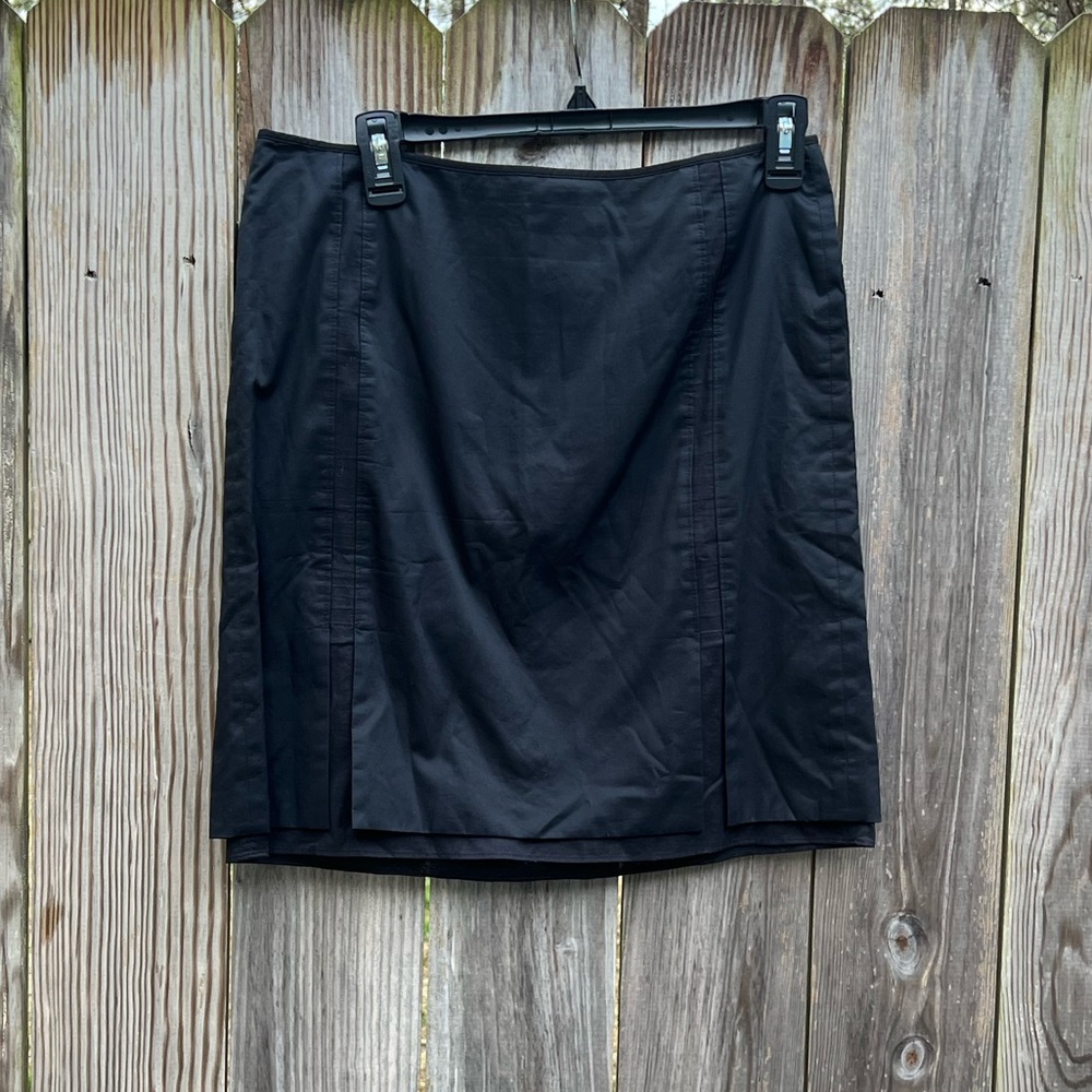ANN TAYLOR Black Skirt with decorative slits size 8 Petite